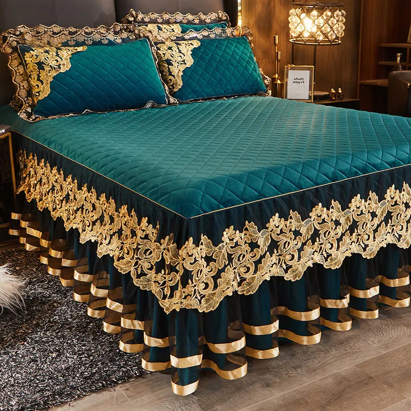 Embroidery Ai - Gold Embroidery Velvet Quilted Thicken Bedspread